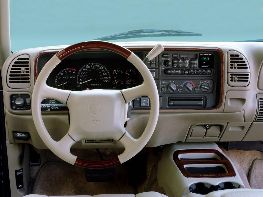  Cadillac Escalade 1999 года  (фото 30 из 40)